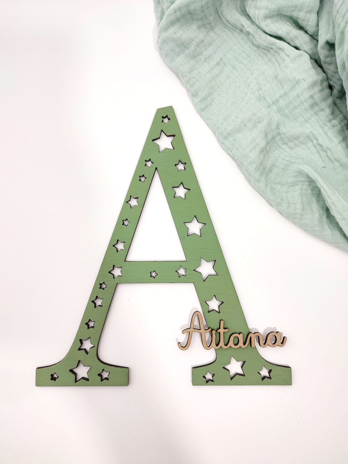 Inicial estrellas verde Oliva con nombre