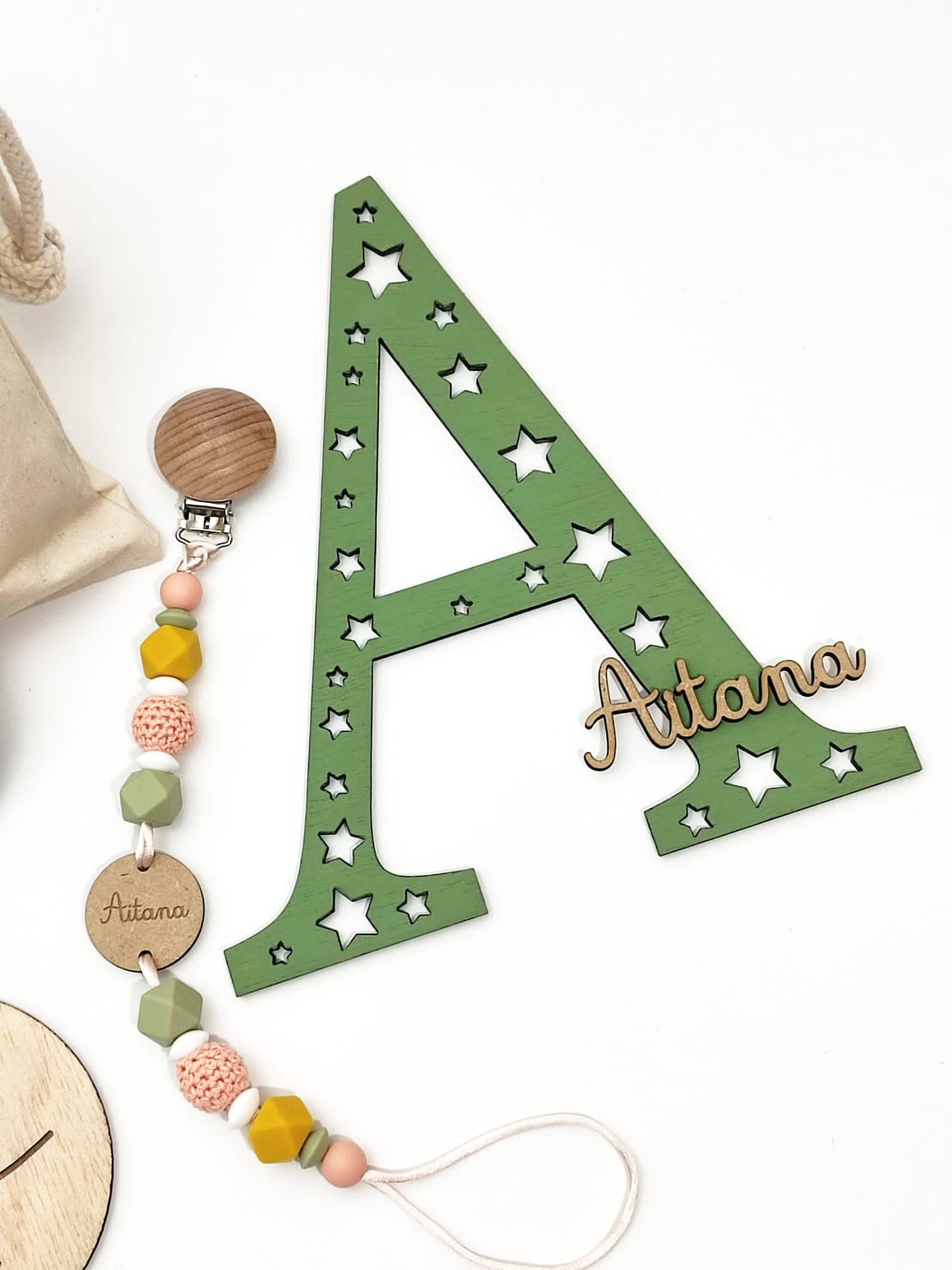 Inicial estrellas verde Oliva con nombre